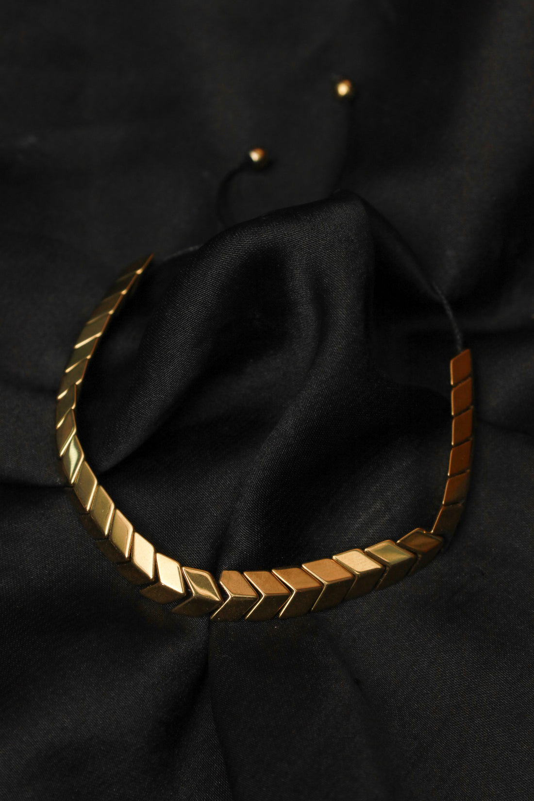 The Gold Segmented Arrow Bracelet